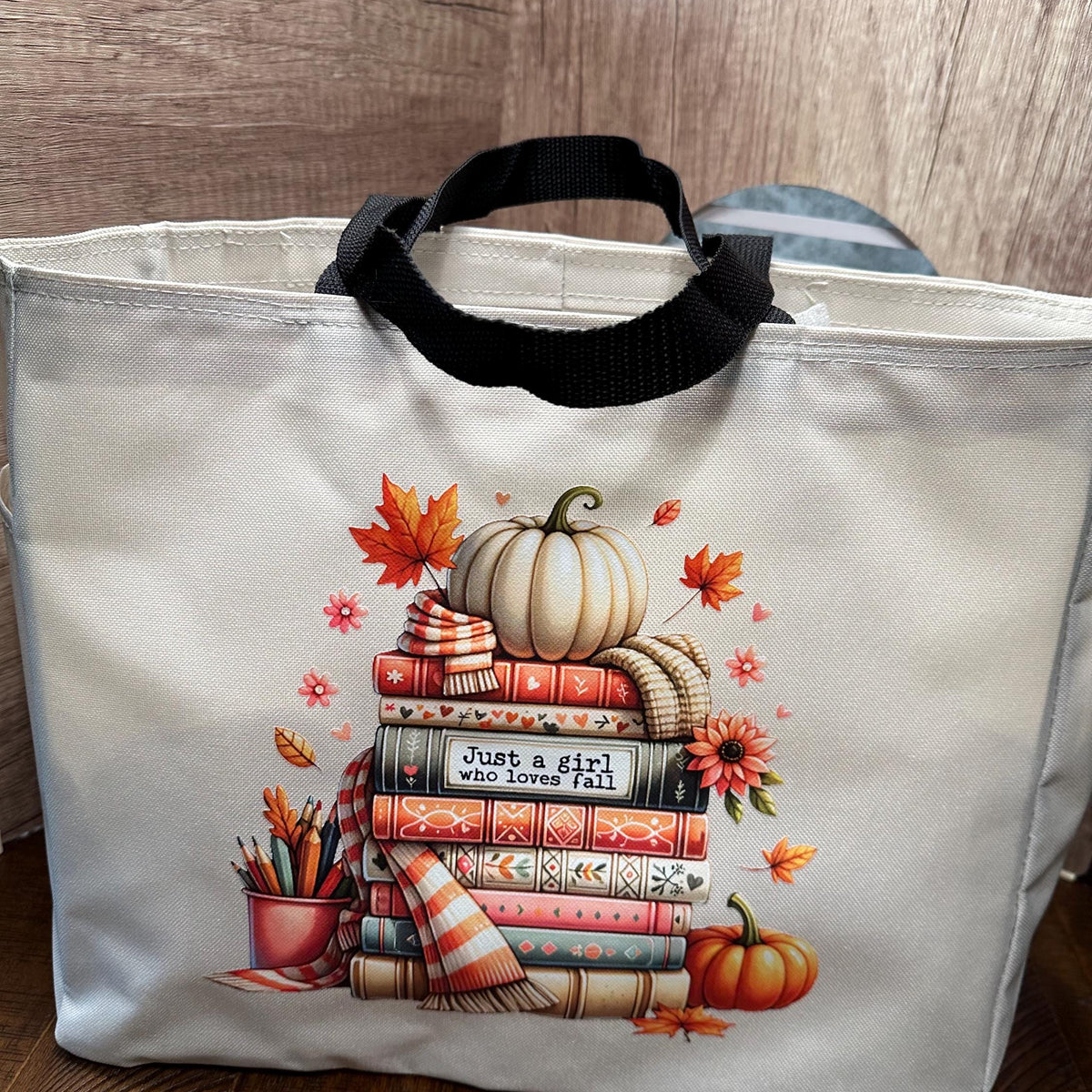 Personalized tote bag for the fall and book lover. The this bag is perfect for carry your lunch, books, groceries. Matching accessories!