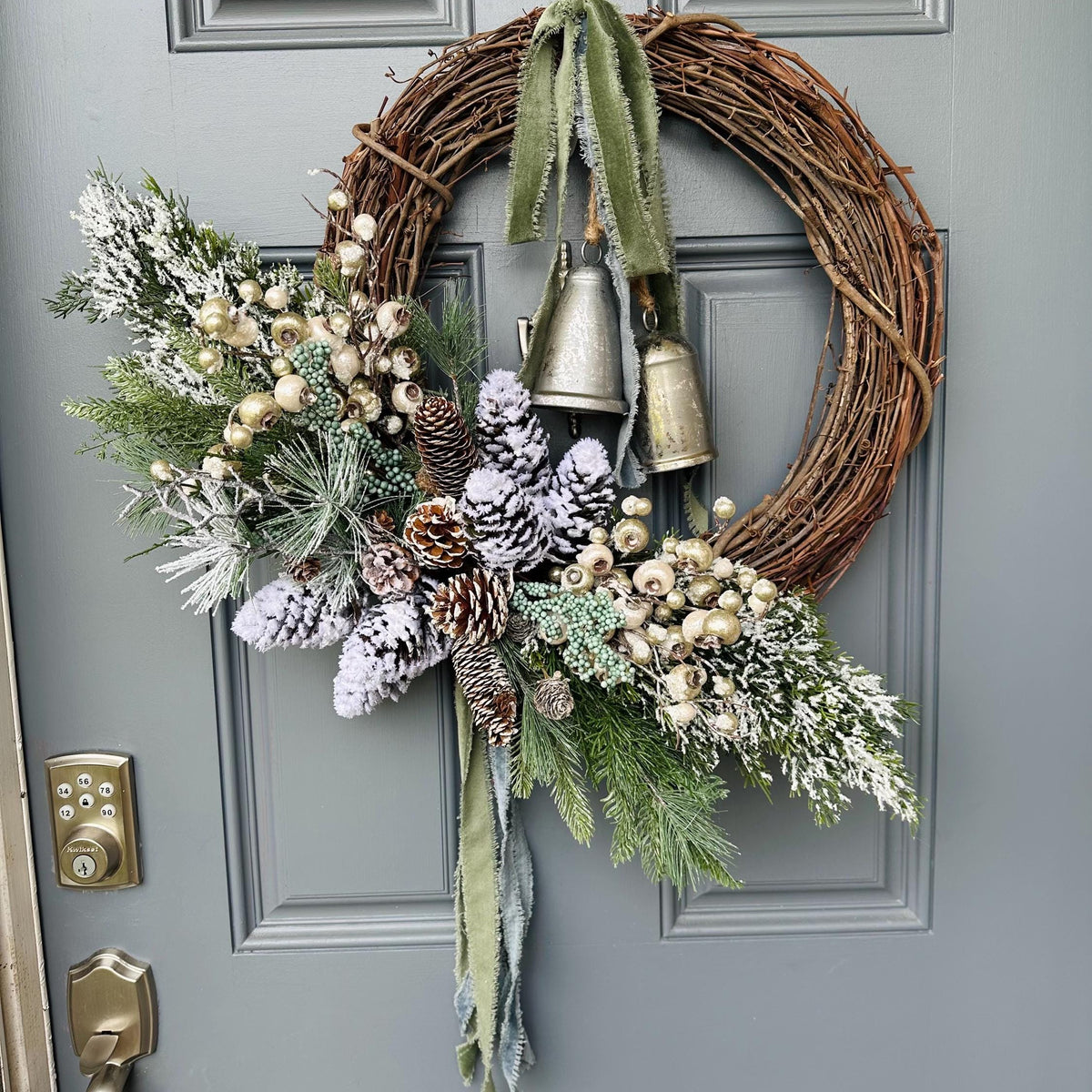 Winter front door wreath, holiday wreath, Glamorous modern wreath, home decor gift, sparkling snowy door decor