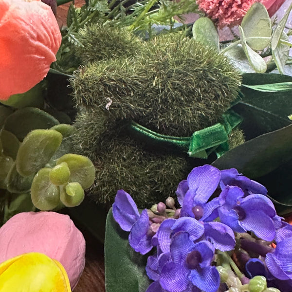 Easter garland for table or your mantle. Spring is around the corner. Perfect for hosting Easter brunch or lunch. This garland stunning!