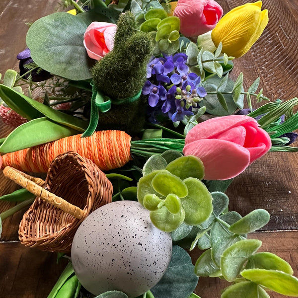 Easter garland for table or your mantle. Spring is around the corner. Perfect for hosting Easter brunch or lunch. This garland stunning!