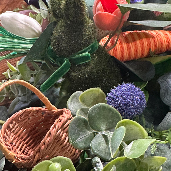 Easter garland for table or your mantle. Spring is around the corner. Perfect for hosting Easter brunch or lunch. This garland stunning!