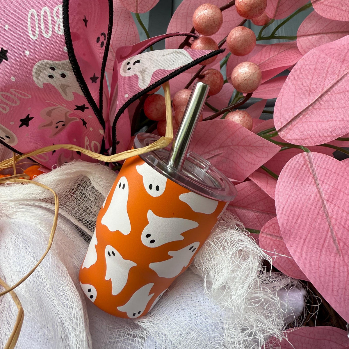 Love all the details! Glam ghost needs her iced coffee!