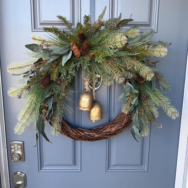 Winter wreath with rustic brass bell |Housewarming gift | Rustic style front door wreath | Natural evergreen wreath decor