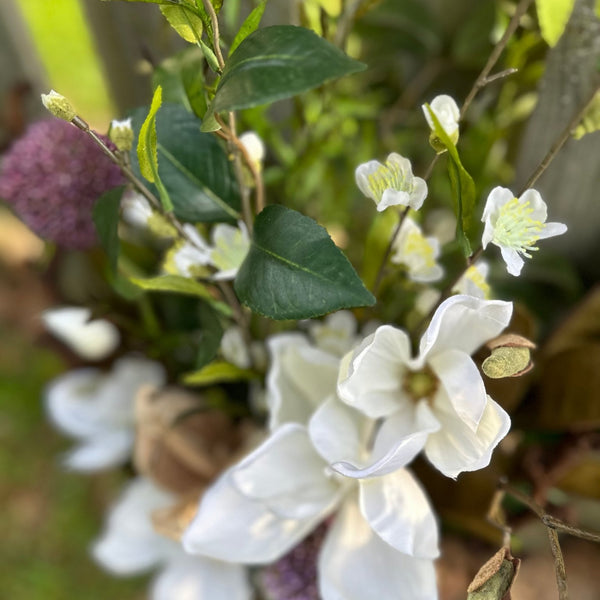 Nature-inspired Vase filler bouquet